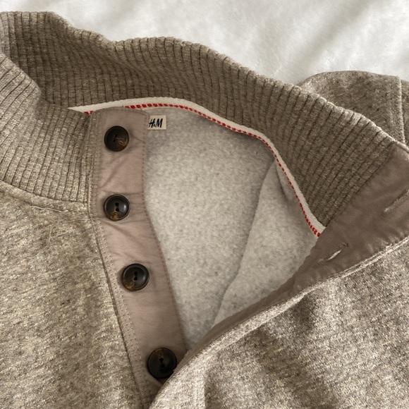 H&M taupe sporty turtleneck sweater - Picture 10 of 17